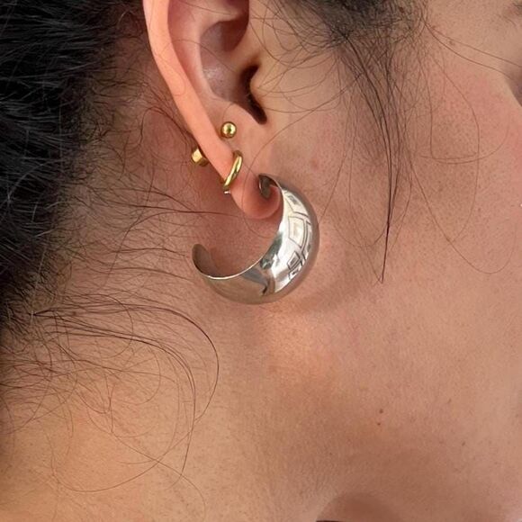 Wide half hoop earrings silver tone - Picture 4 of 4